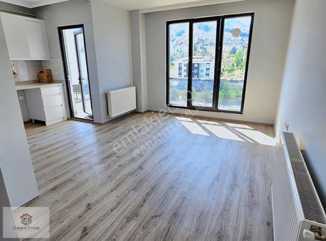 Cumhuriyet Mah 85 M2 Site İçi 4.kat 2+1 Satılık Daire