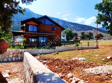 Pozantı Kar Emlak Yeni Konacık Bozkırlı Mevkinde Çevre Duvarları Yapılmşı 400 M2 Arsa