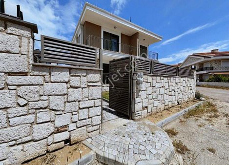 Taş Emlak'tan Küçükköy'de Taş Mimarili Sıfır Villa