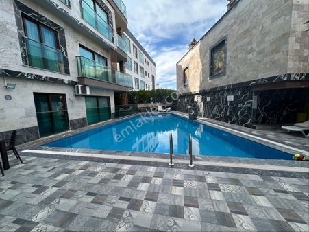 Kuşadası Merkezde Satılık Muhteşem Bahçeli Rezidans Daire