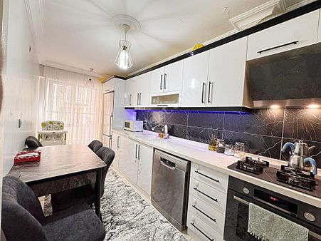 Keçiören Uyanış'ta 2+1 Zemin Katta Altı Daire Asansörlü Kat Konumunda Daire