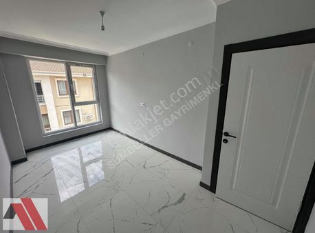 Sümbüller'den Hatboyu Yakını İskanlı Balkonlu Z.ısıtma Geniş 2+0