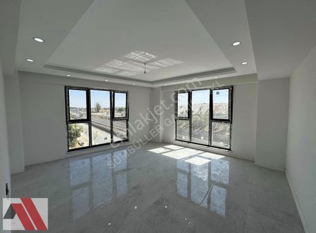 Sümbüller'den Önü Açık Köşe Ara Kat E.banyolu Modern 135m2 3+1
