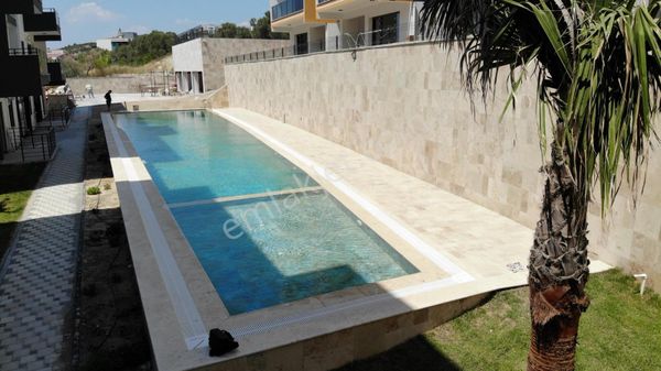 Kuşadası Garaj Arkası Sıfır Site İçerisinde 1+1 Satılık Daire