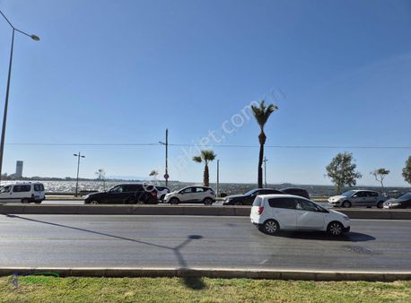 Göztepe'de Deniz Manzaralı Bahçe Katı 3+1 Yalı Dairesi