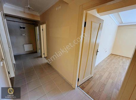 Sarılar Gayrimenkul'den 3+1 Kombili Çift Cepheli Kiralık Daire