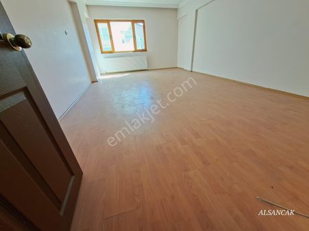 Etimesgut Merkezde Acil Satılık 5+1 Teraslı Dubleks