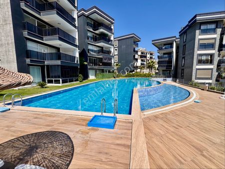 Kuşadası Değirmendere Mah. De Ara Kat Geniş Satılık 3+1 Daire