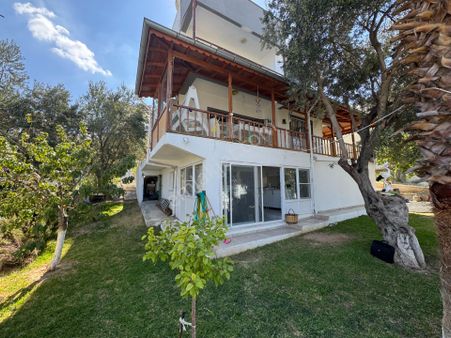 Gömeç Karaağaçta Deniz Manzaralı Satılık 4+1 Müstakil Villa