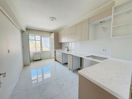 Karapürçek'te Yeşilkuşak Cad Yakını Ön Cephe 3+1 Katta Satılık Daire !!