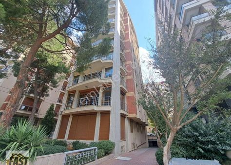 Kadıköy Suadiye'de Genç Binada Katta Tek 240 M2...