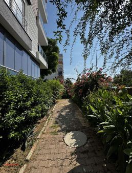 Hurma Mahallesinde Eşyalı Tadilatlı Havuzlu Merkezi Konumda 1+1