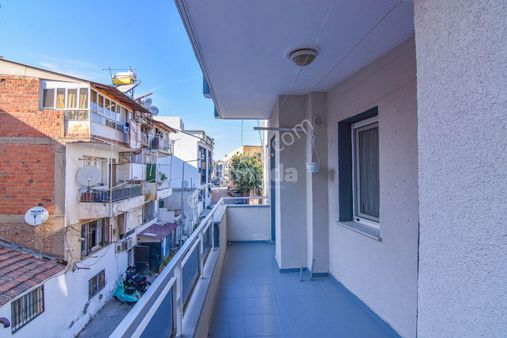 Kuşadası Merkezi Konumda Yatırımlık 3+1 Satılık Daire