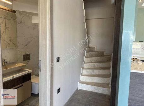 Villakent'te Şömineli Yerden Isıtmalı 5+1 Satılık Villa