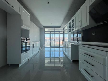 Ovacık'ta Site İçinde Mega Lüks Yapıda 4.5+1 Daire!