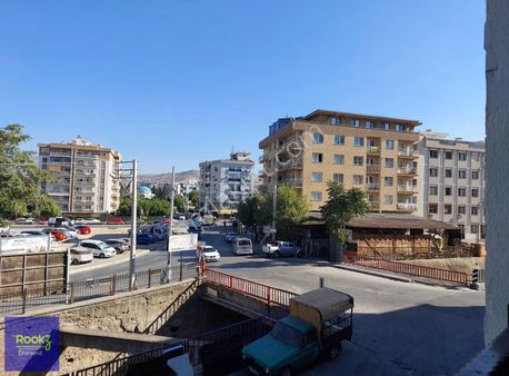 Bayraklı Emek Mahallesinde 4+1 Satılık Daire