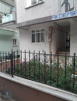 Civan Emlaktan Ömürevleri Tramvay Durağında Satılık 3+1 Daire