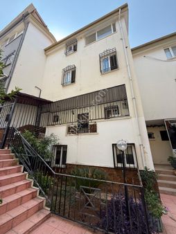 Karslılar'da Trt Cvr 5+2/3 Mutfak/3 Banyo/bahçeli/forleks Villa