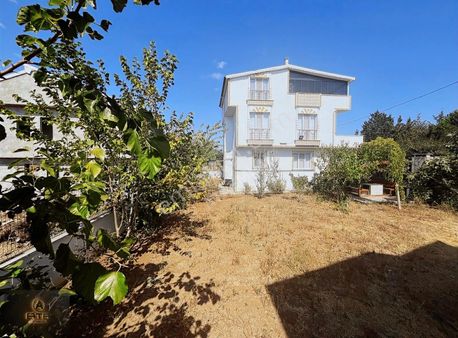 Ata Gayrimenkul'den 460 M2 Arsa Paylı 5+1 Satılık Villa