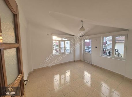 Vizyon Gayrimenkul'den Yapay Şelale Karşısı 2+1 Kiralık Daire