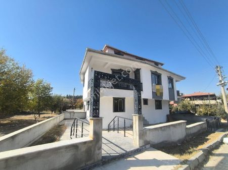 Satılık 3 Katlı Mustakil Ev Kayhan Mevkisinde