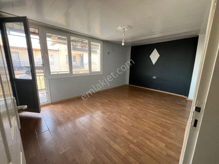 Buca Dicle Mah.de İşçievlei Caddesi Yakını 3+1 100m2 Ayrı Mutfak Kiralık Daire