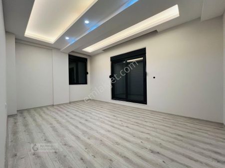 2+1 Fevzi Çakmakta Ana Cadde Üzeri Havuzlu & Otoparklı Sitede