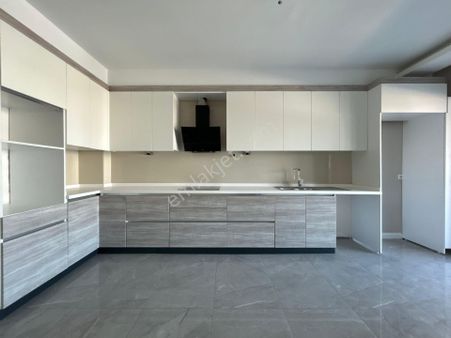 Ovacık'ta Muazzam Büyük Teras Balkonlu Site Dairesi!