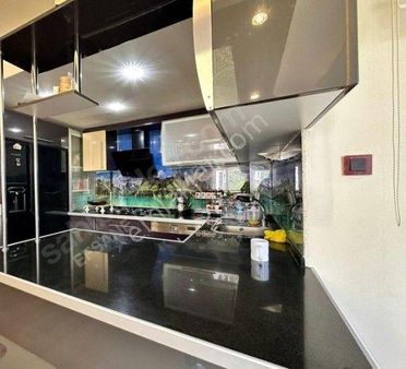 Batıkent Mah.480 Metrekarelik 240 M2 Açık Alanlı 6+1 Takaslı Satılık Villa