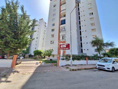 Antalya Konyaaltı Toros Mahallesinde Site İçinde Ara Katta Ayrı Mutfaklı Satılık 3+1 Daire