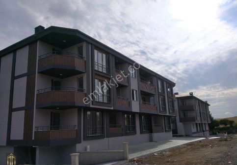 Anıt Emlaktan Satılık 1+1 Daire..