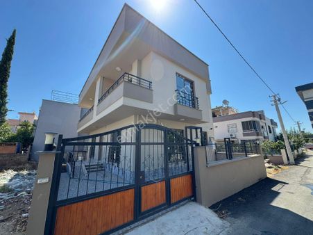 Ergün'den Fuatmorel'de Harika Lokasyonda 4+1 Villa