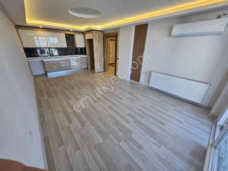 Kuşadasında Arakat 2+1 Satılık Daire