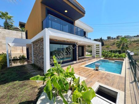 Kuşadası Karaova Deniz Manzaralı 4+1 Özel Havuzlu Satılık Villa