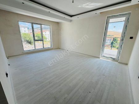 Bostancık Caddesi Yakınında Sıfır Binada 3+1 Katta Satılık Daire !!