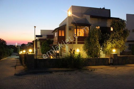 Kuşadası Kadınlar Denizinde Efsane Güzellikte Lüks Villa !!