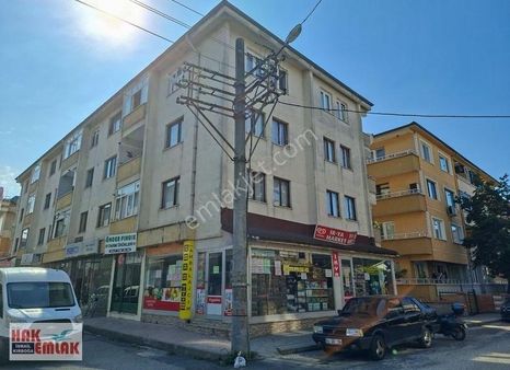 Hak Emlak'tan Şerefiye'de Tam Merkezi Konumda Kiralık Dükkan