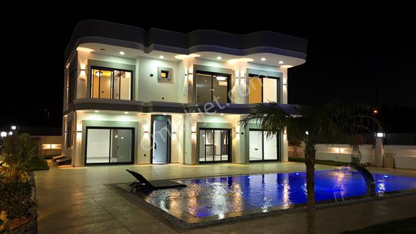 Didim'de Hamamlı Saunalı Göl Manzaralı Lüks Villa