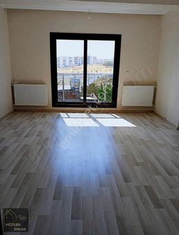 Aliağa Kurtuluş Mahallesi 674 Sokak 3+1 Ara Kat Kiralık Daire