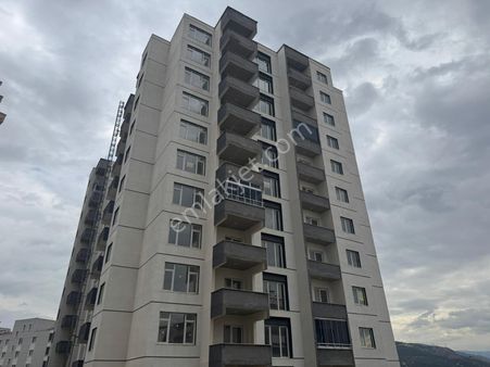 Yeni Hayat Evlerinde E Blokta Arakat 4+1 Satılık Daire
