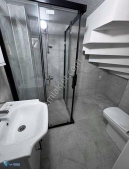 Kuşadası Bayraklıdede 4+1 Köşe Bahçeli Havuzlu Site Merkezde