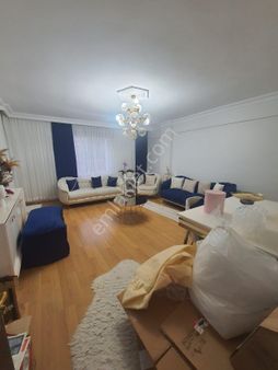 Küçükçekmece Yeşilova Mah. Satılık Metrobüse Çok Yakın 3+1