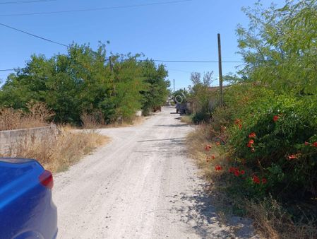 Köy Hayatı Sevenlere Fırsat! 835m2 Arsa İçinde Kerpiç Ev