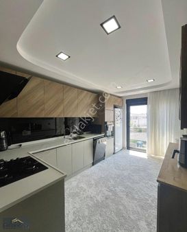 Havuzlu Sitede Ebeveyn Banyo Giyinme Odalı 3+1 Lüks Daire