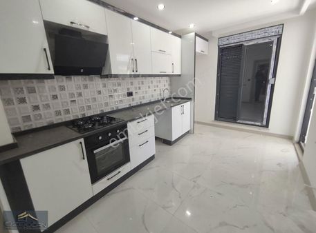 Aydoğmuş'ta 2+1 Ayrı Mutfak Çift Balkon Asansörlü Satılık Daire