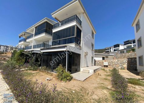 Didim Akbük'te Havuzlu-bahçe Katı 1+1 Daire