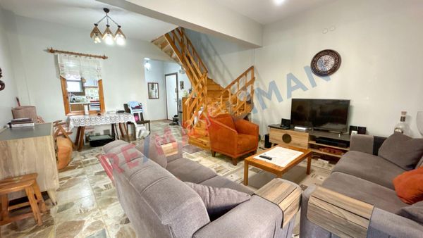 Altınoluk'ta Denize 100 Metre, Satılık Eşyalı 3+1 Tripleks Villa!