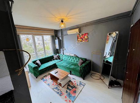 Merkezi Konumda 1+1 Eşyalı Satılık Ara Kat Daire