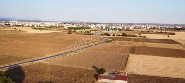Kırklareline 900m Mesafe De Elektrikli Ve Asfalt Yola Cepheli Tarla