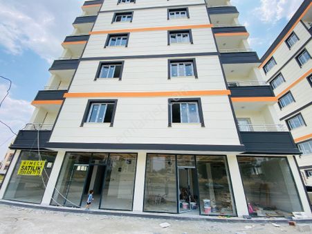 Geniş Yol Üzerinde İşyeri